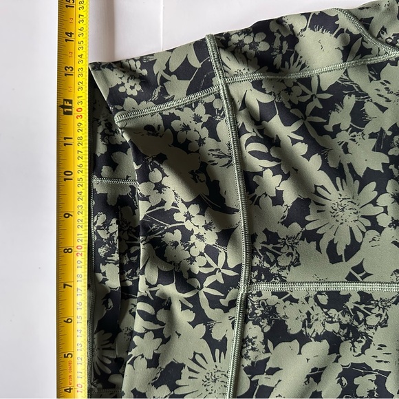 •LULULEMON• Everlux In Movement 25” Efflorescent Pattern EUC size 10 Green/Black - Picture 9 of 10